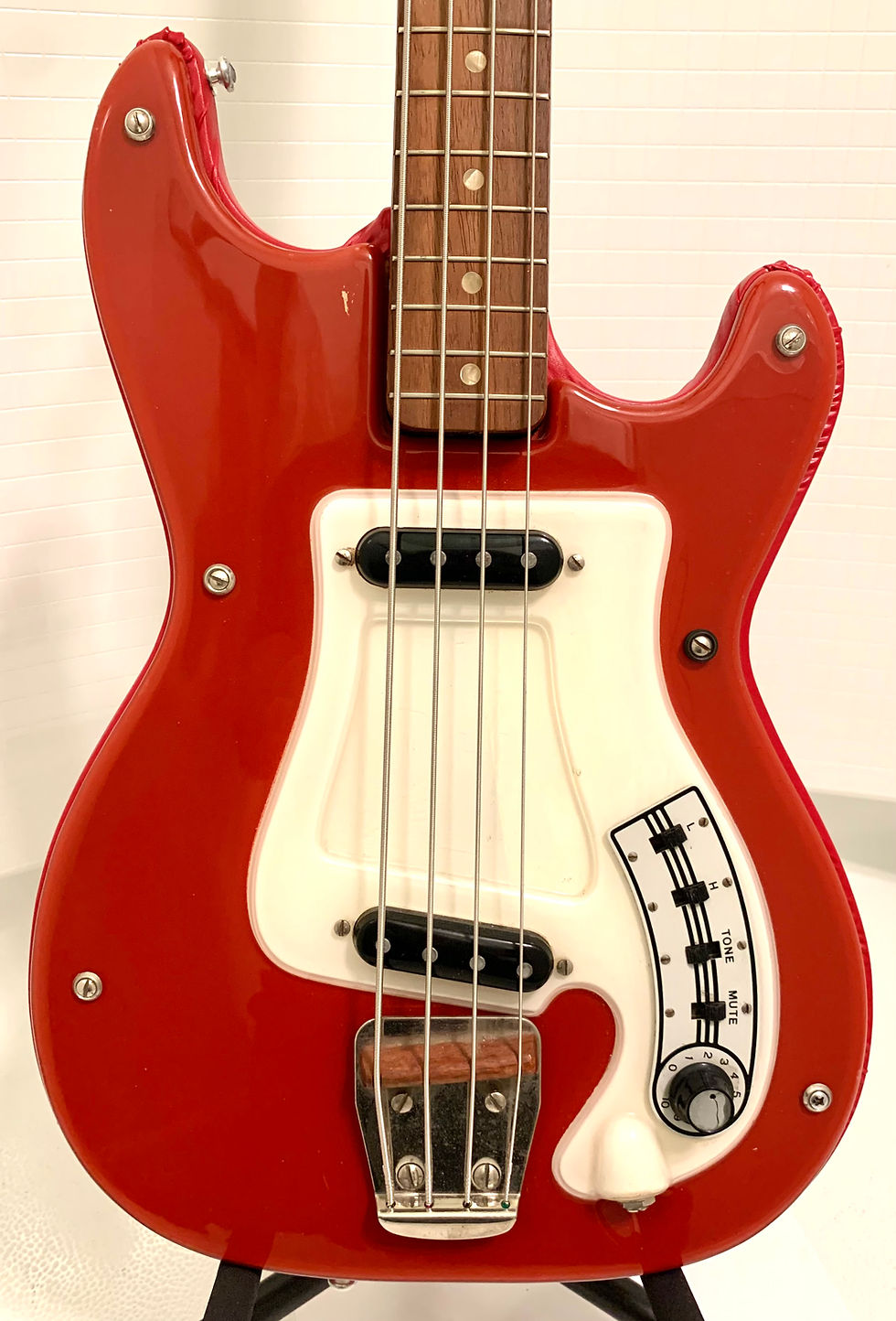 Thumbnail: 1965 Hagstrom I Futurama Bass