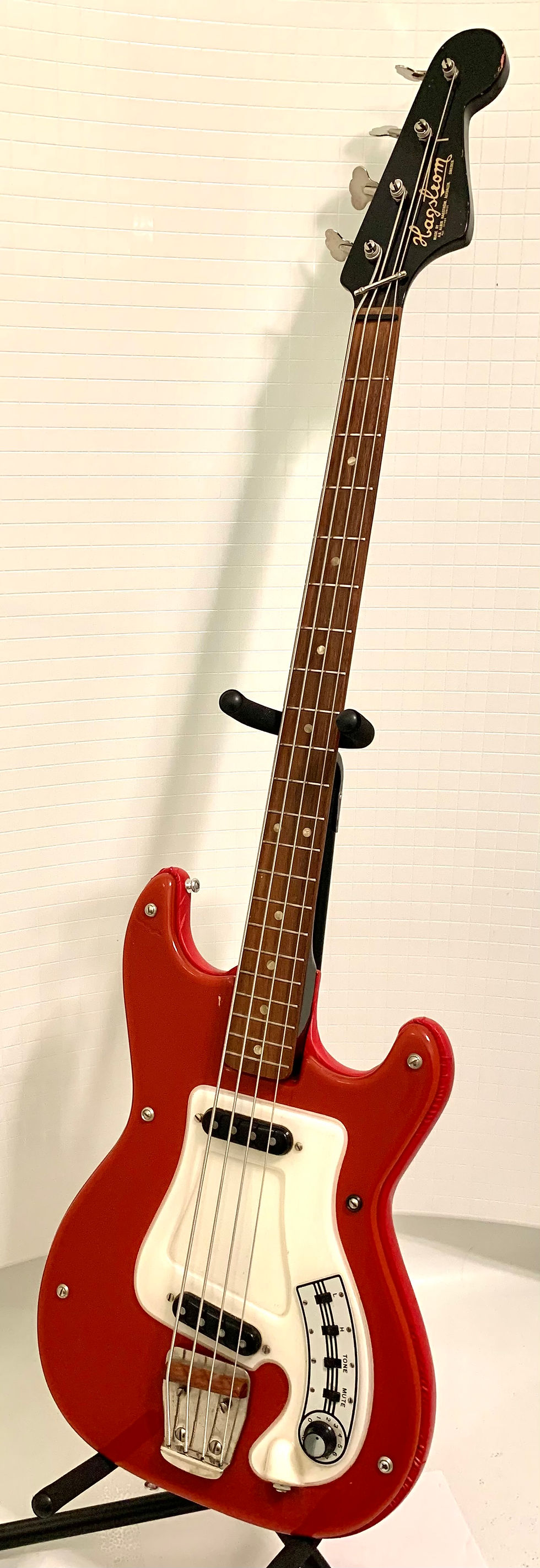 Thumbnail: 1965 Hagstrom I Futurama Bass