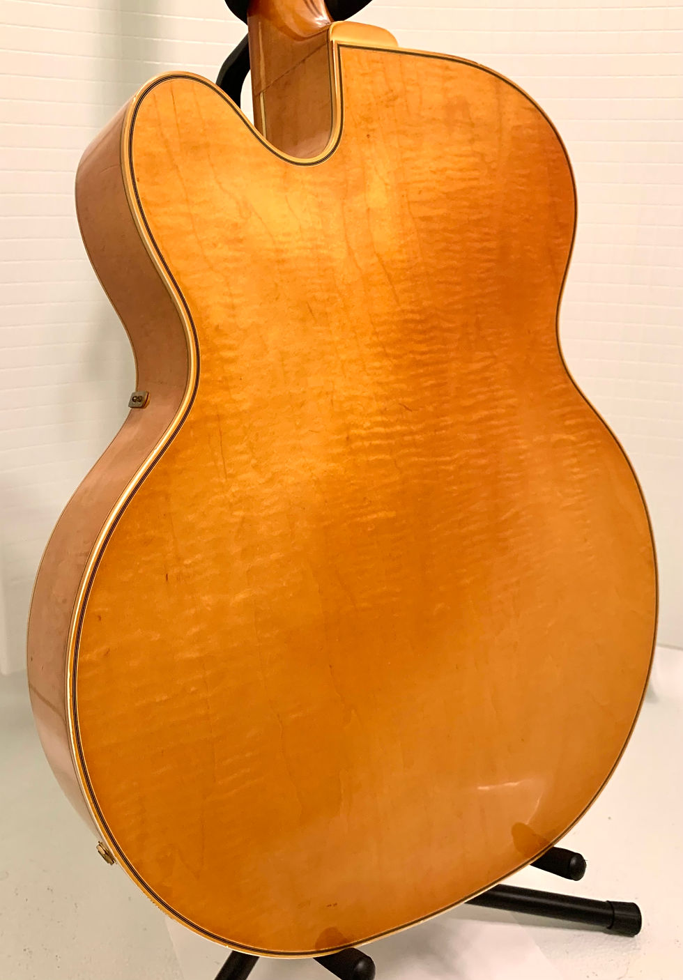 Thumbnail: 1975 Guild X-500