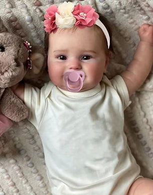 Boneca linda, parece bebê real.