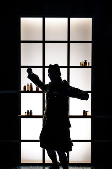 Lifeline_SouthwarkPlayhouse_CharadesTheatreCompany_ProductionShots_CharlieFlintPhotography_2026-174