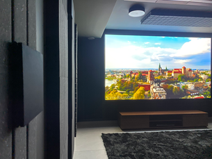 Kino domowe w piwnicy – nowoczesna instalacja w wymagającej przestrzeni