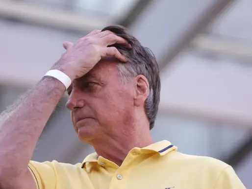 Moraes decide que Bolsonaro continuará preso na superintendência da PF.