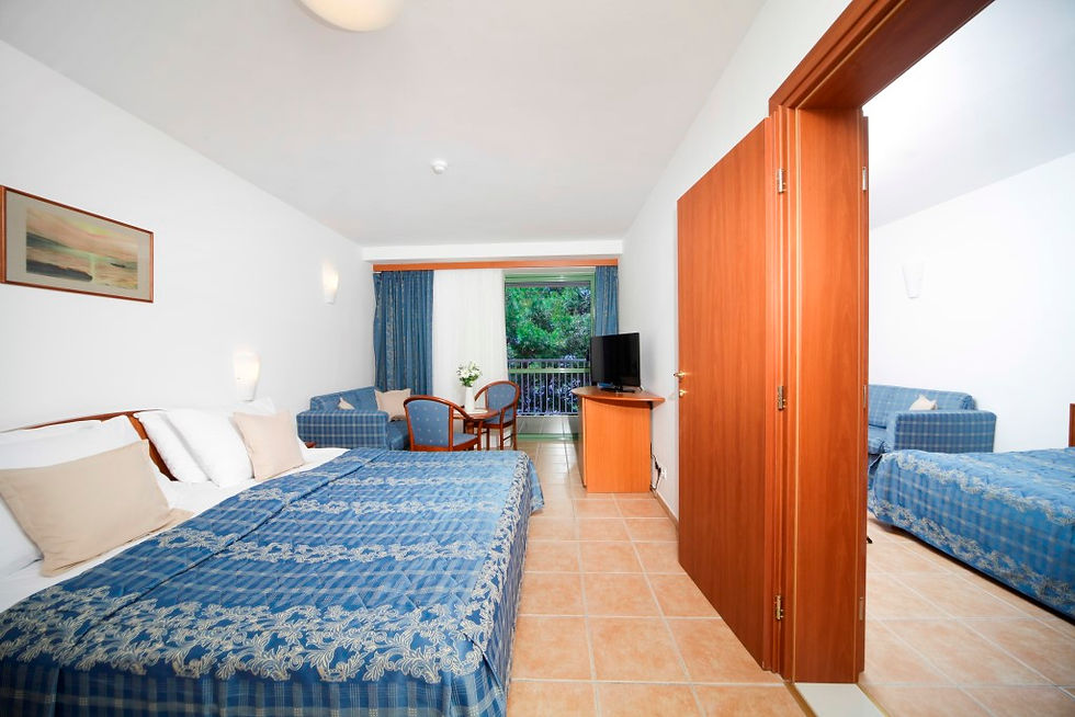 Family plus rooms with balcony on the sea side 2.jpg