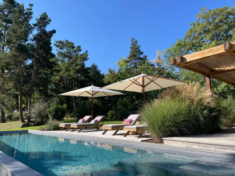 Piscine extérieure réalisée à Labaroche près de Colmar par un pisciniste situé en Alsace, à Colmar et Strasbourg.