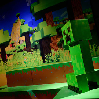 Creeper in Minecraft Experience: Villager Rescue