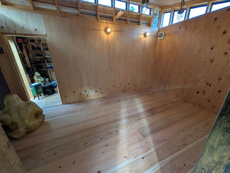 小屋作り内装・床材はどうやって張る?