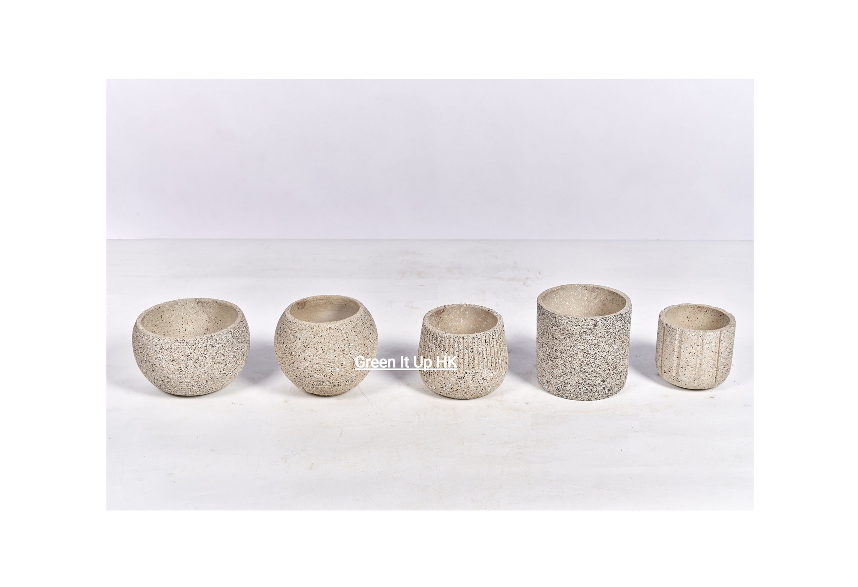 Signature Small Beige Round Cement Pot (16-18cm Diameter) 精品米色小盆(16-18cm)