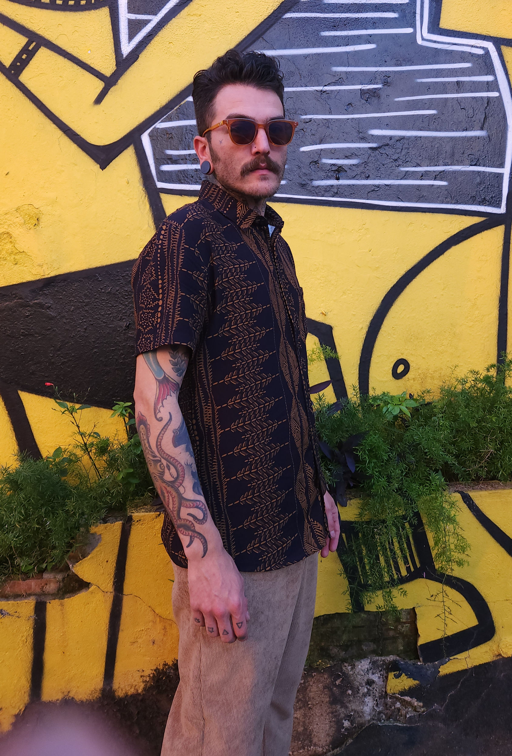 Camisa étnica preta c/ocre