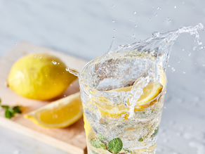 splashing lemon water with fresh mint