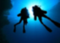 Silhouette di subacquei