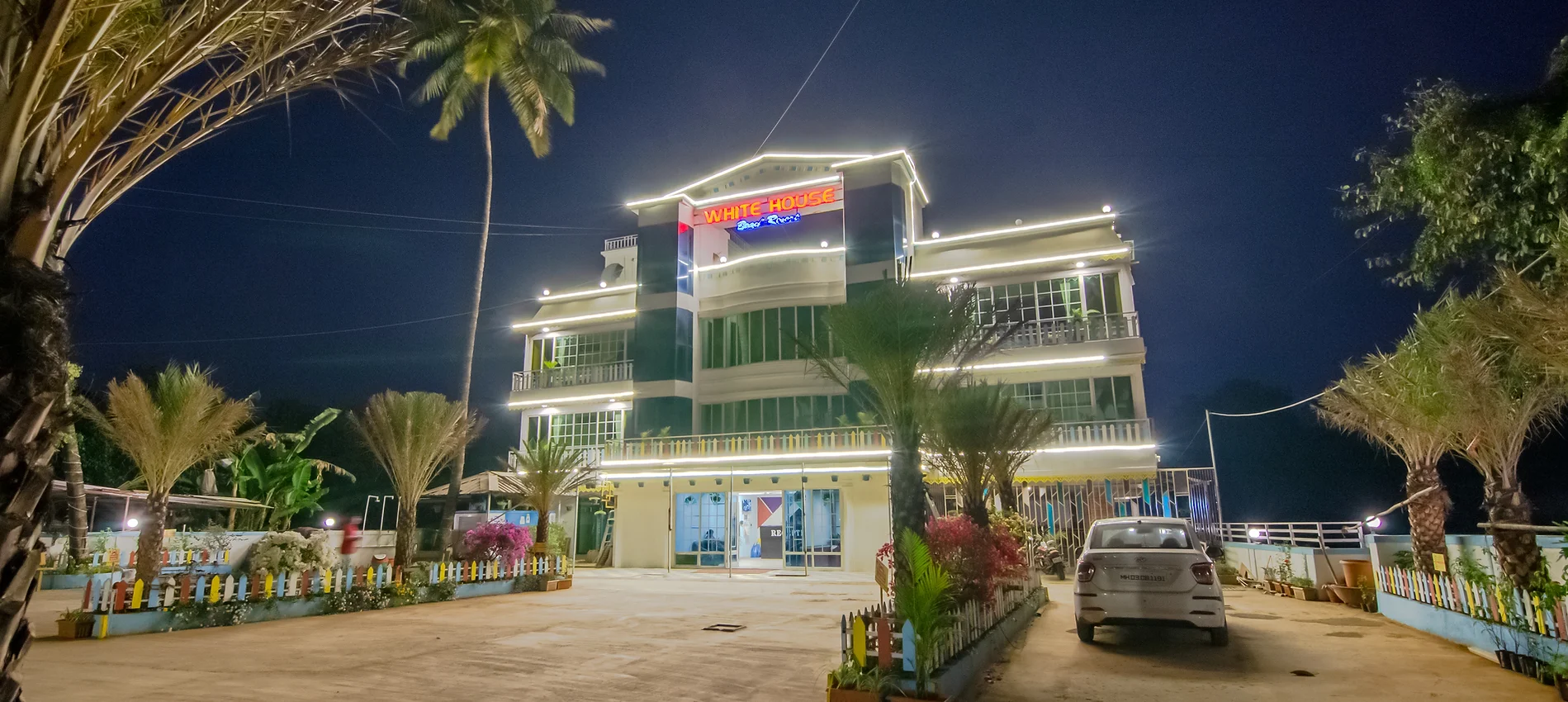 whitehousebeach-resort.webp