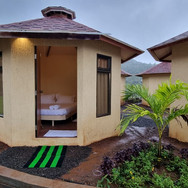 spacious-huts-with-beds.jpeg
