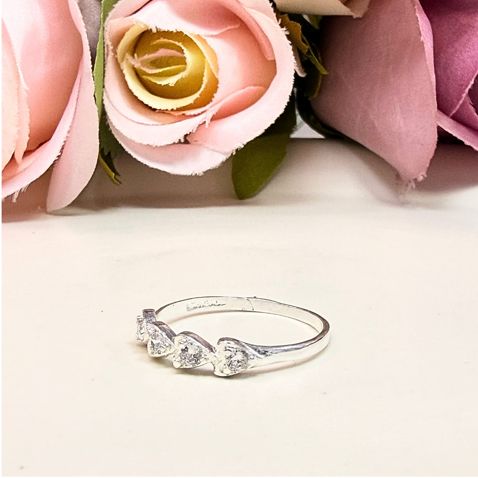 Miniatura: Anillo Corazones blancos