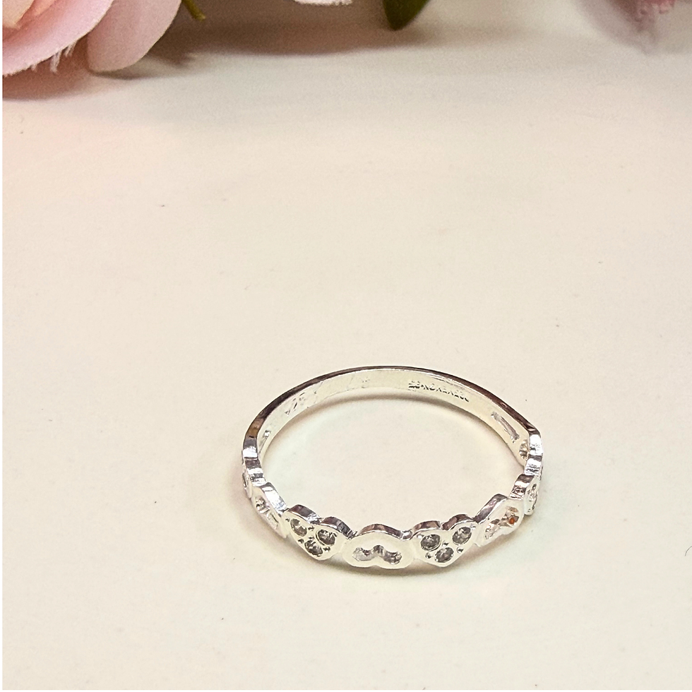 Miniatura: Anillo Corazones blancos