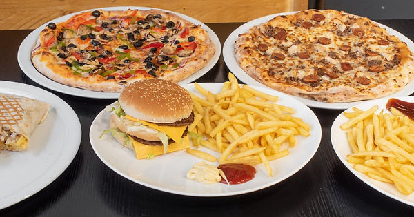 pizza burger et frites.jpeg Plats de la guinguette