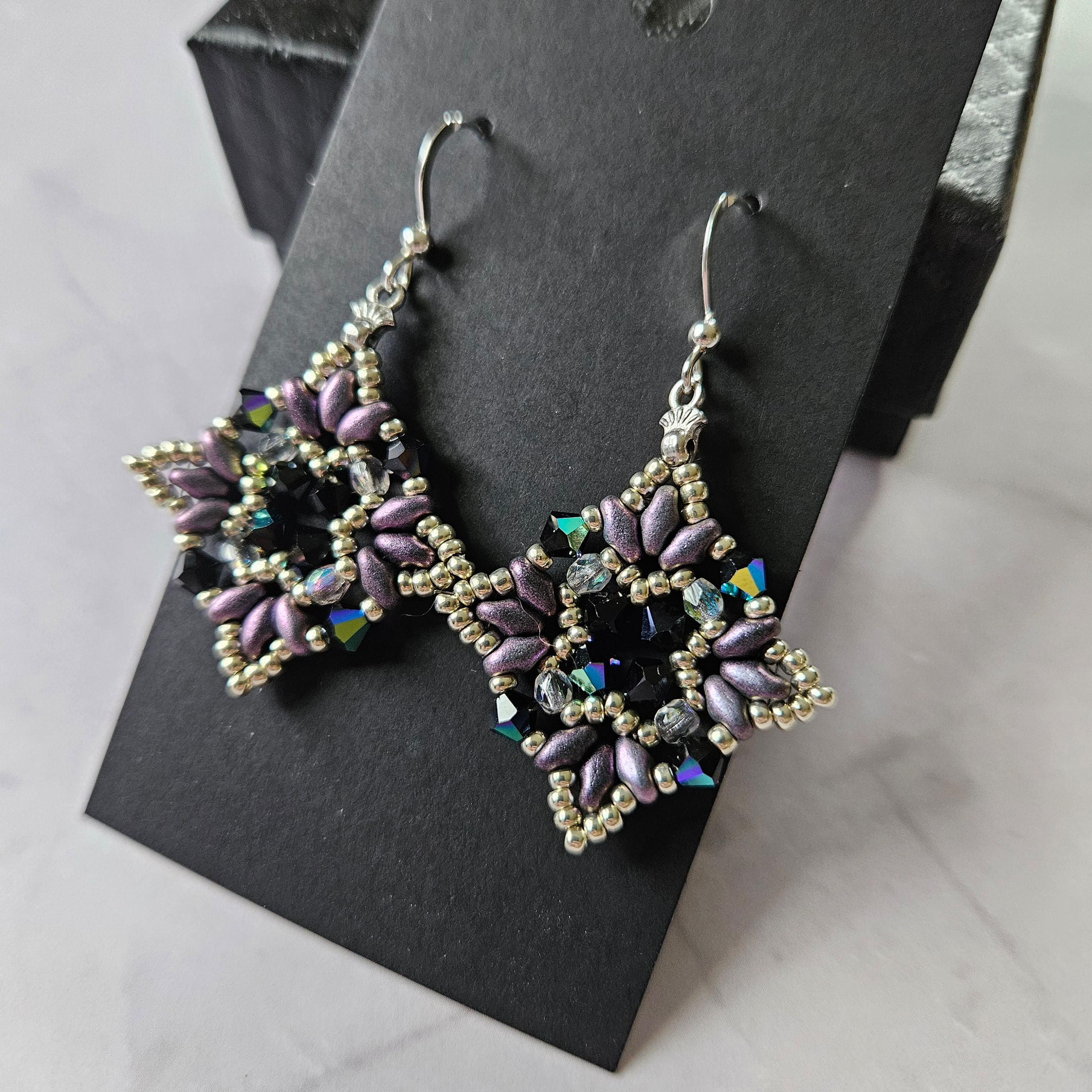 Beadwoven earrings in the shape of a star, with crystals and superduos