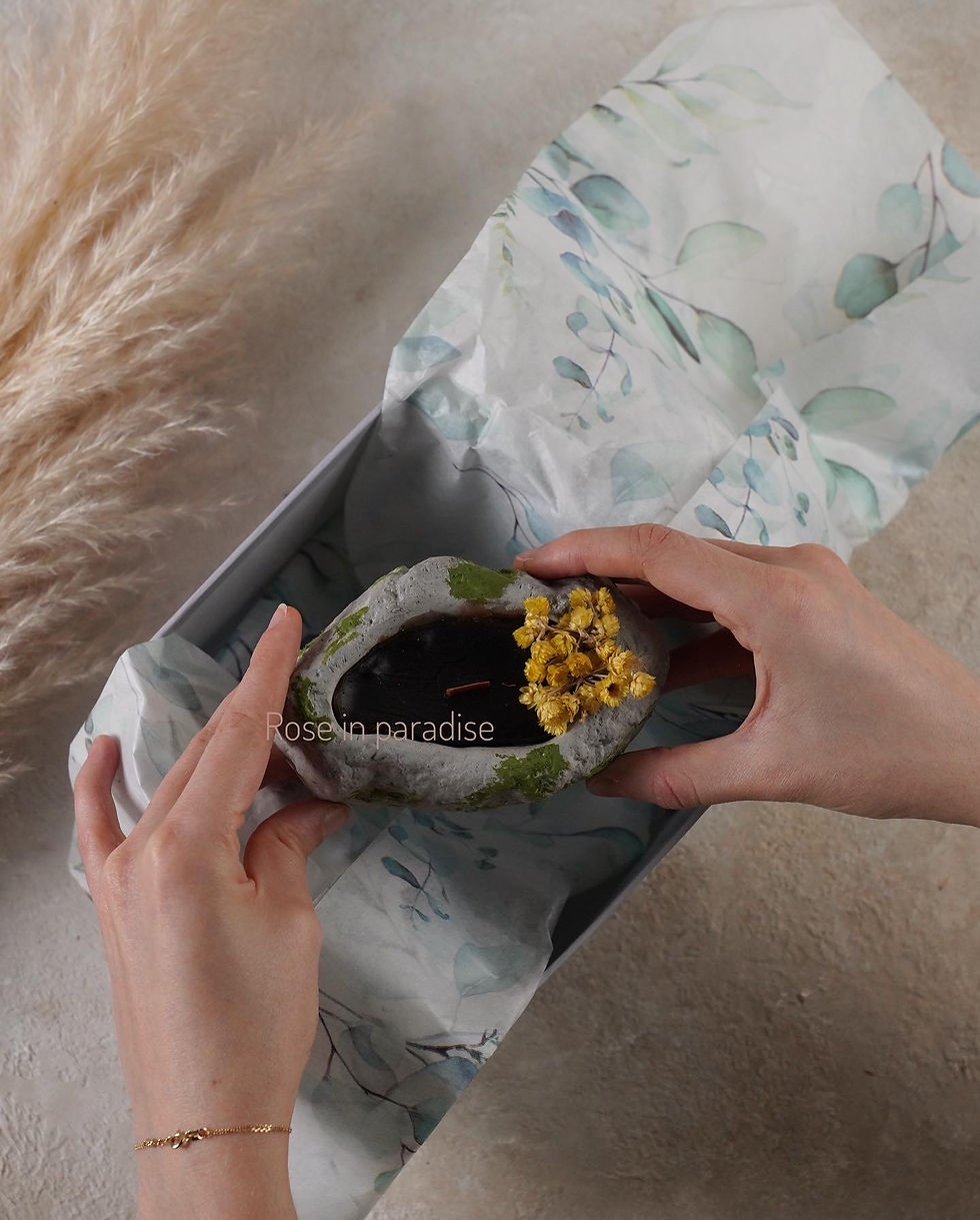 Thumbnail: Hand-Made Candle with Dried Flowers