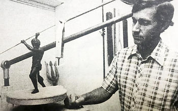 Sculptor Wayne Edwards