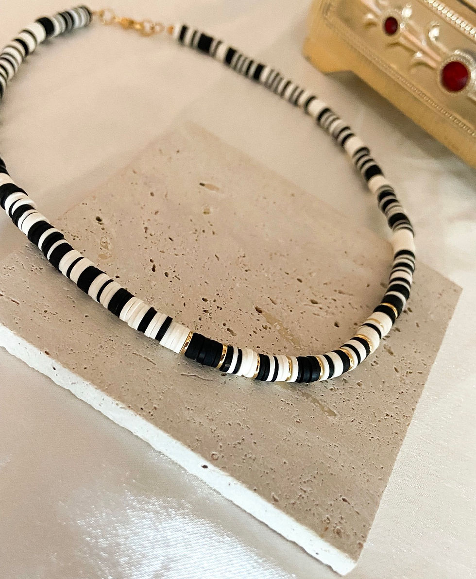 Miniatura: Collar de Pucas B/N