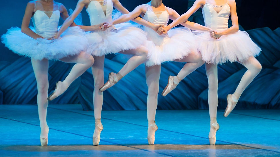 Piernas de los bailarines de ballet clásico