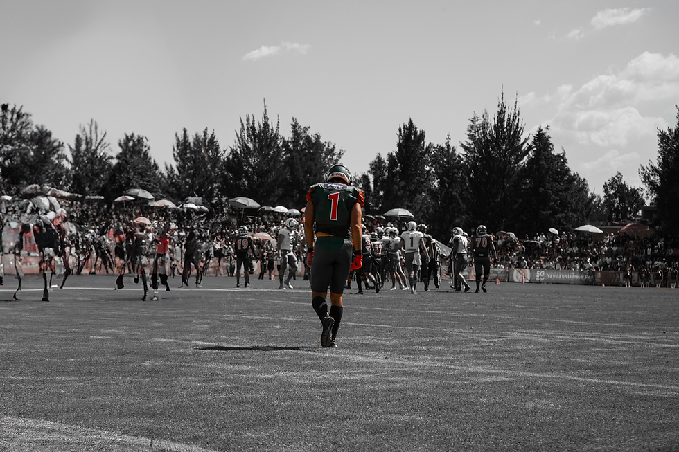 Lalo Valle jugador de football americano de los aztecas udlap