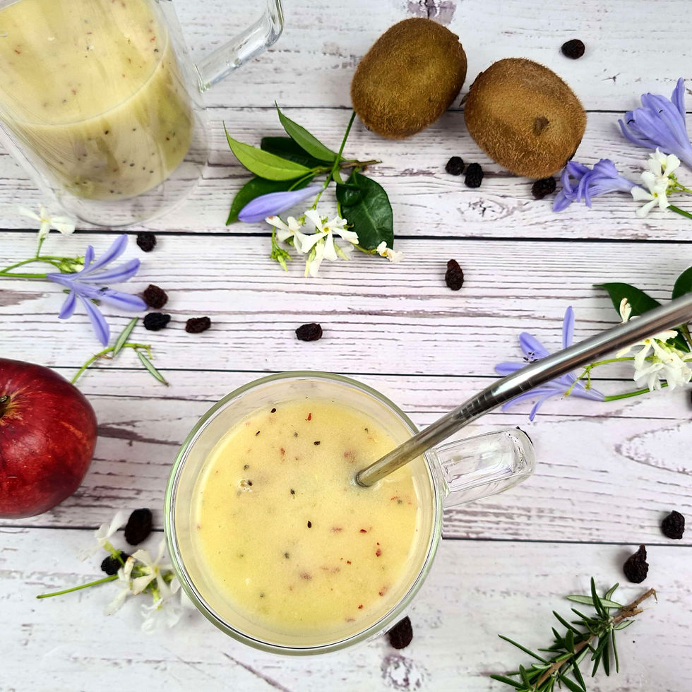Apple and Gold Kiwi Smoothie - Cooking with Marchi