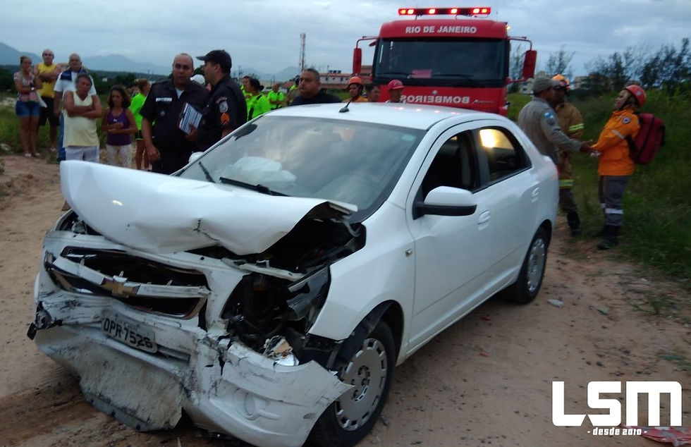 Colisão frontal deixa 5 pessoas feridas (Fotos:: LSM)