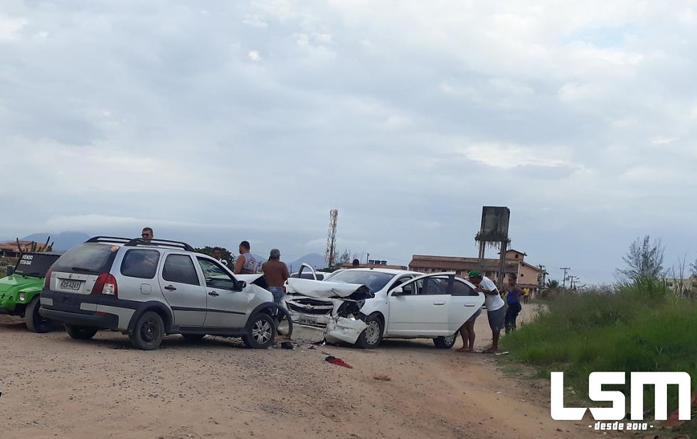 Colisão frontal deixa 5 pessoas feridas (Fotos:: LSM)