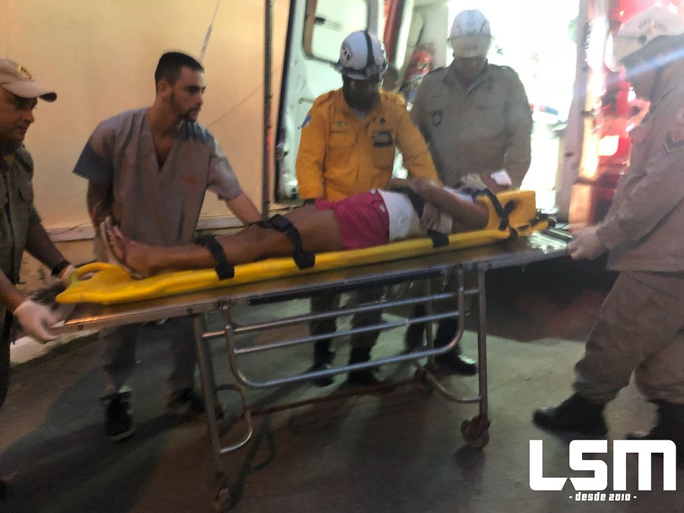 Colisão frontal deixa 5 pessoas feridas (Fotos:: Romário Barros/LSM)