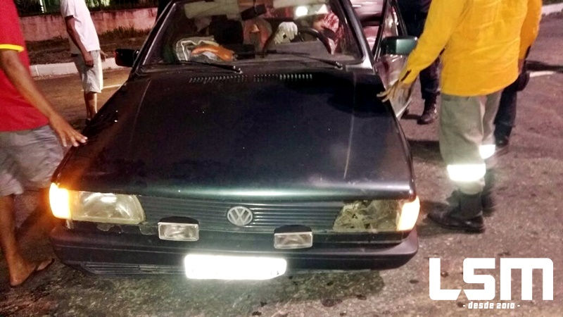 RJ-106: Veículo bate no módulo do PROEIS em Inoã. (Foto:: Romário Barros/LSM)