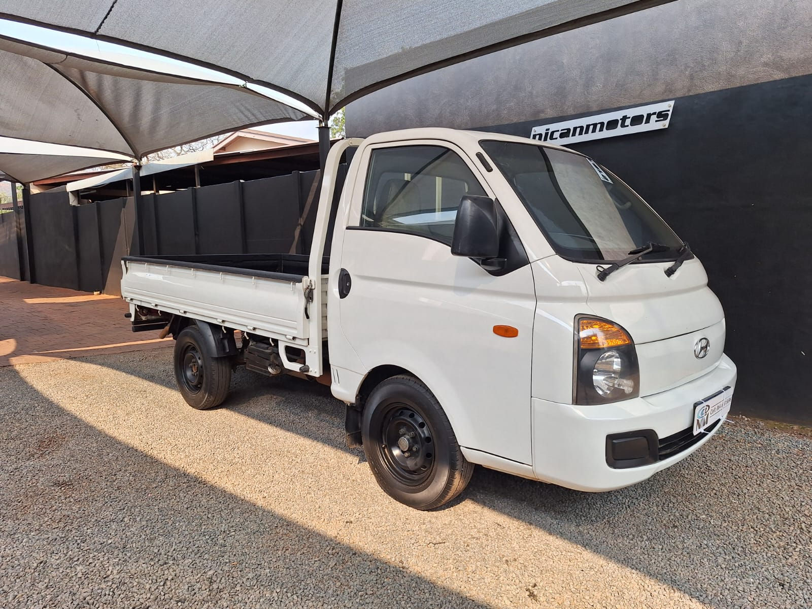 2014 HYUNDAI H100 2.6D D/S