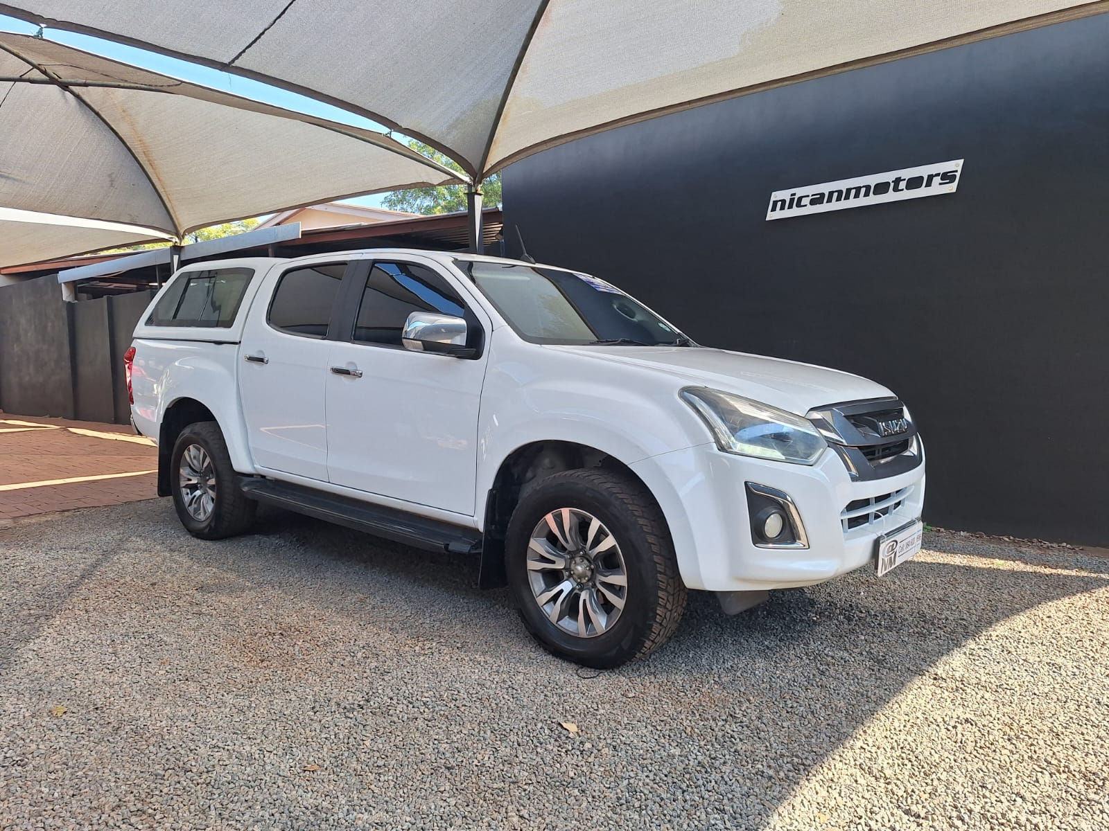 2017 ISUZU KB300TD LX D-TEQ D/C (CANOPY)