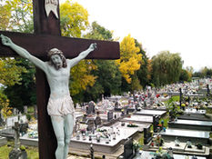 VIDEO Zapáliť sviečku budete môcť aj virtuálne. Správca upravil režim na cintorínoch v Starej Ľubovni 