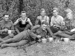 MOJE VOJNOVÉ STOPY: Rok 1945 - prechod frontu, koniec druhej svetovej vojny