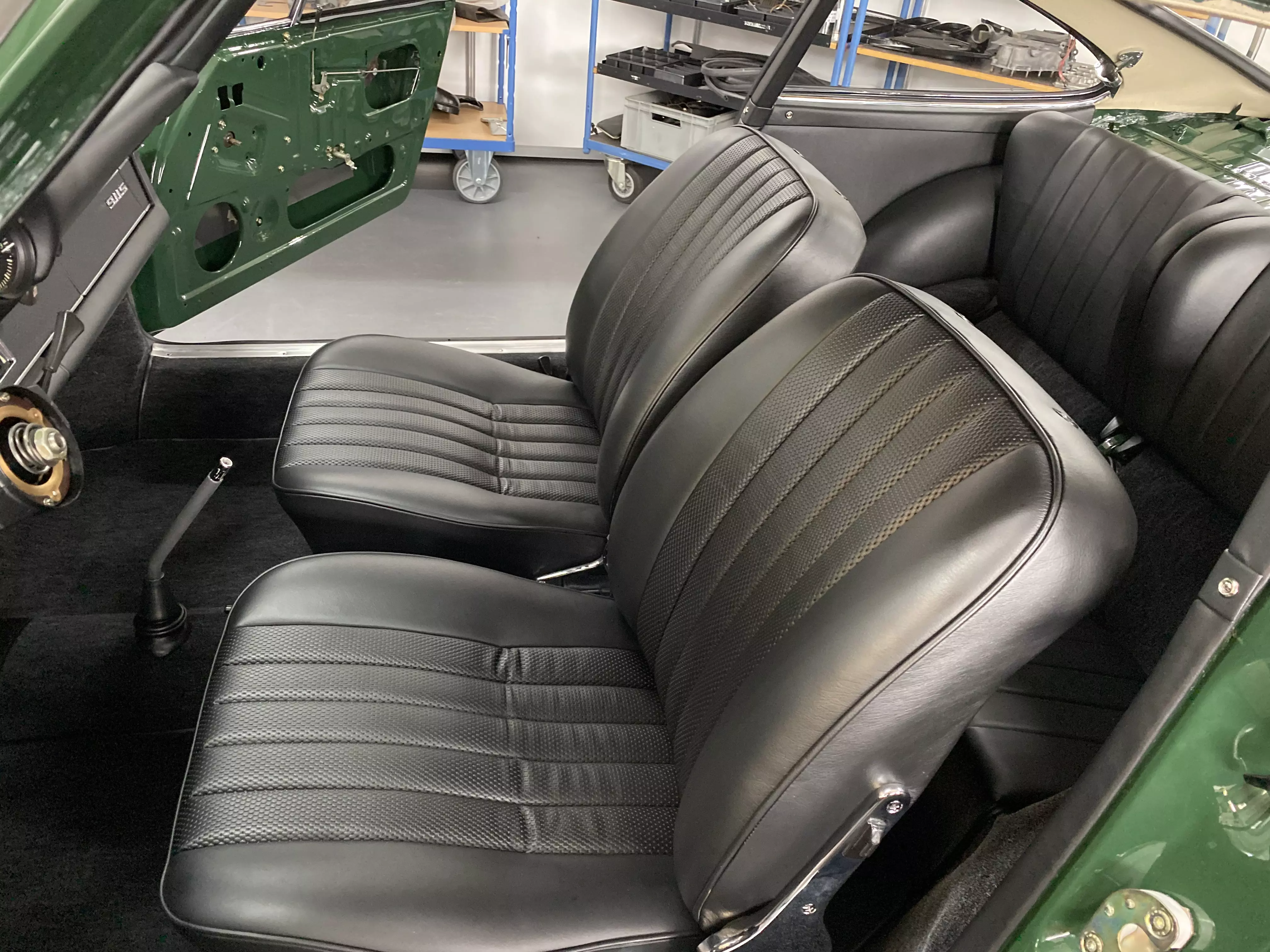 Porsche-911S-Interieur.webp
