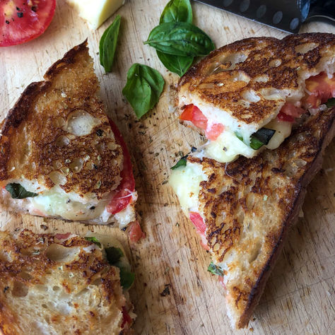 TOMATO, BASIL & MOZZARELLA GRILLED CHEESE