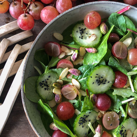 DETOX GRAPE & SPINACH SALAD 