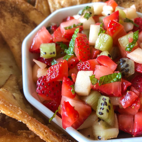 FRUIT SALSA FRESCA + CINNAMON SUGAR PITA CHIPS