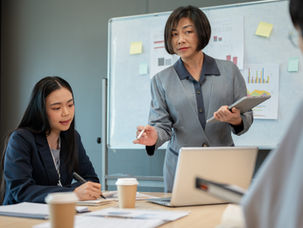 職場專家蔡侑霖：顧問為何最怕傳統產業？不是不專業，而是從一開始就不打算付出改變的代價！這不是一場要合作的會議，而是一場想「先拿答案」的會議