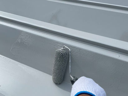 葛尾村：屋根塗装　【折半屋根　中塗り状況】