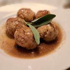 Polpette di Saltimbocca at Osteria La Quercia in Rome – Roman meatballs with sage and prosciutto flavor, served near Campo de’ Fiori in a quiet piazza.