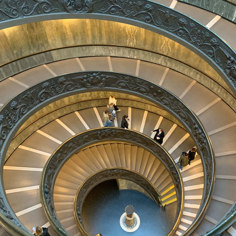 Top-down view of the Vatican Museums’ famous spiral staircase, guests descending gracefully thanks to vatican skip-the-line tickets. Photo: diditpete.