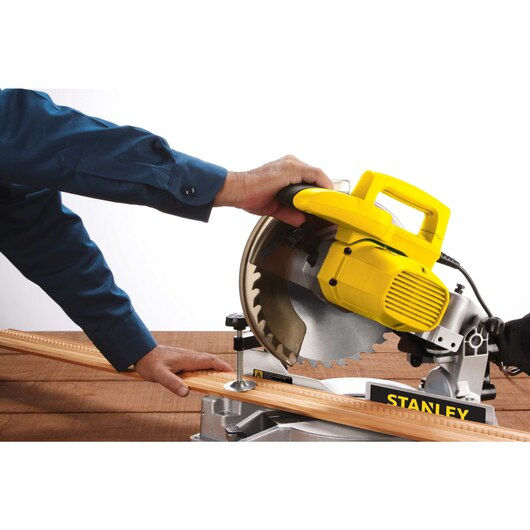 Miniatura: Sierra Ingletadora Stanley 1500w Stsm1525