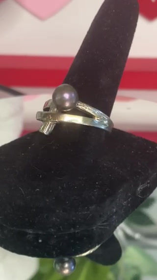 Thumbnail: Vintage Scrolling Peacock Pearl Sterling Silver Ring