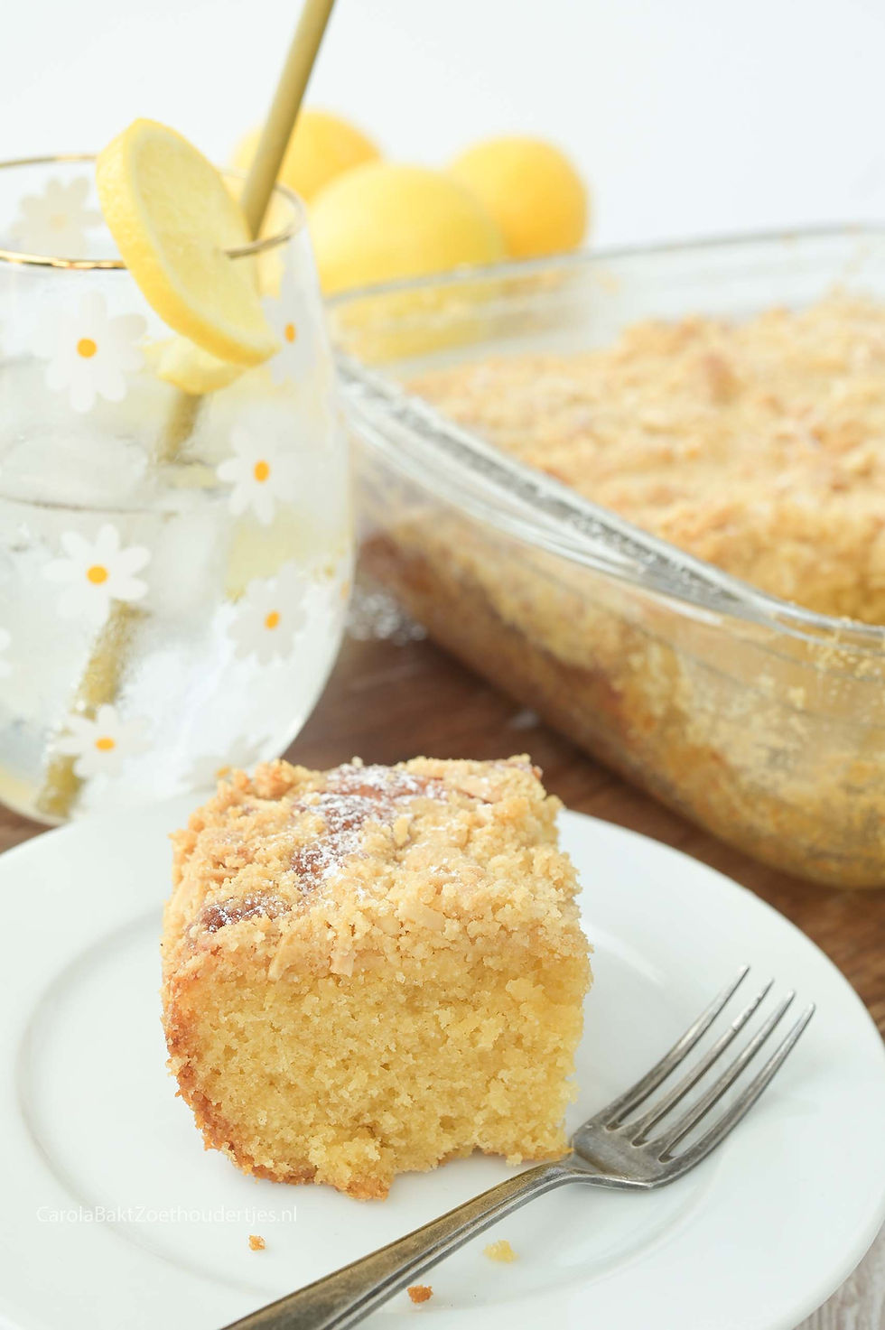 Citroencake met kruimellaag