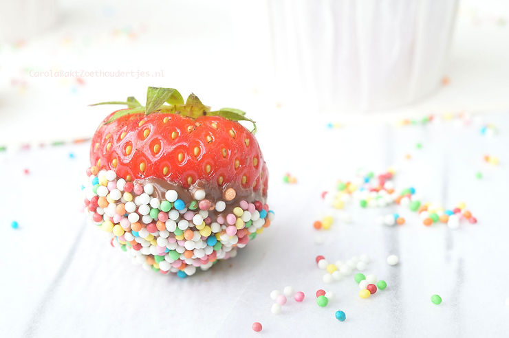 Aardbeien met chocolade en discospikkels