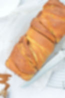 Luxe gedraaid brood met sticky kaneel en suikervulling