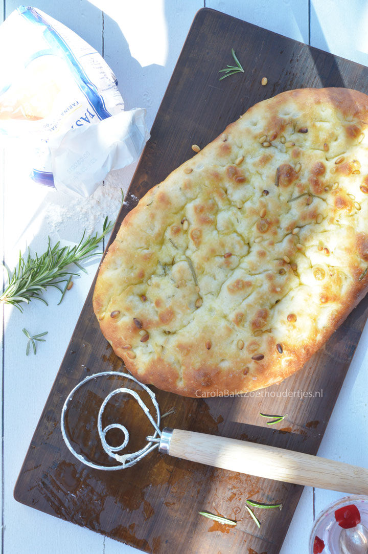 Focaccia met rozemarijn zonder kneden maken