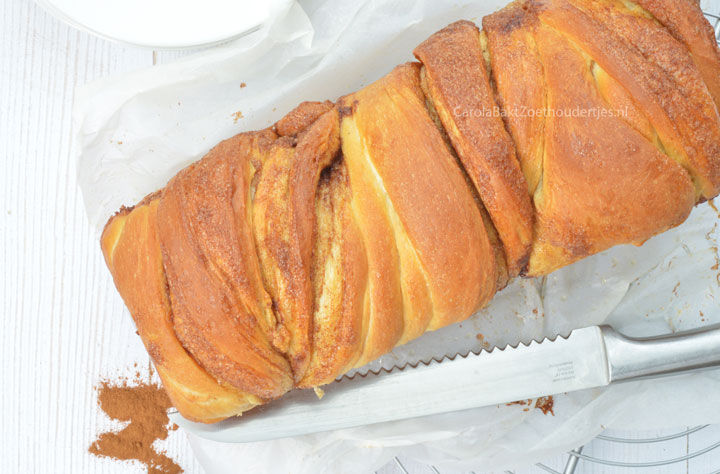 Luxe gedraaid brood met sticky kaneel en suikervulling